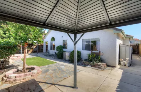 Exterior - 1955 Backowski Ave, Clovis, CA 93611 photo 5 of 8