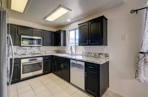 Kitchen - 1955 Backowski Ave, Clovis, CA 93611 photo 1 of 3