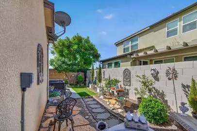 Exterior - 1502 N Reunion Way, Clovis, CA 93619 photo 6 of 10