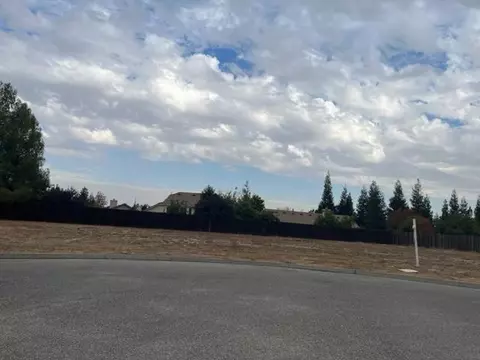 2093 E Ajit Ln, Fresno, CA 93730