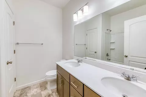 Bath - 1469 Rinconada Dr, Madera, CA 93637 photo 2 of 3