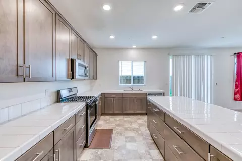 Kitchen - 1469 Rinconada Dr, Madera, CA 93637 photo 1 of 3