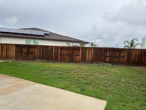 Exterior - 1469 Rinconada Dr, Madera, CA 93637 photo 4 of 5