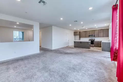 Living - 1469 Rinconada Dr, Madera, CA 93637 photo 2 of 7