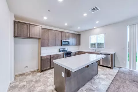 Kitchen - 1469 Rinconada Dr, Madera, CA 93637 photo 2 of 3