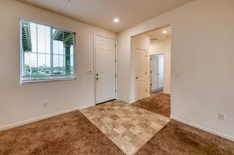 Entry Way - 1469 Rinconada Dr, Madera, CA 93637 photo 3 of 4