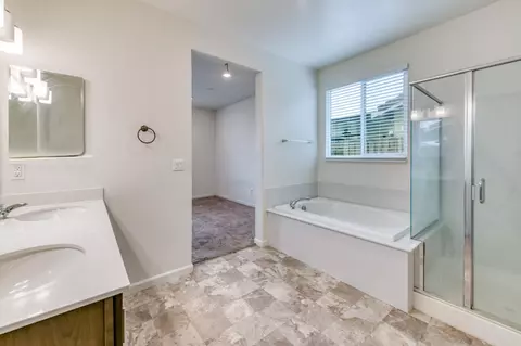 Bath - 1469 Rinconada Dr, Madera, CA 93637 photo 1 of 3