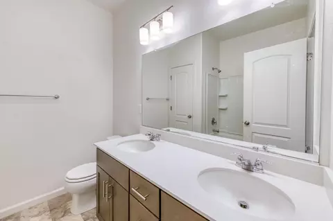 Bath - 1469 Rinconada Dr, Madera, CA 93637 photo 3 of 3