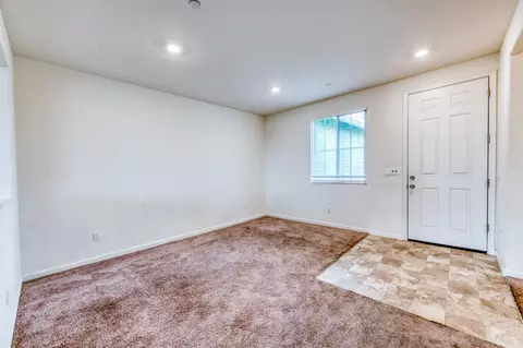 Living - 1469 Rinconada Dr, Madera, CA 93637 photo 4 of 7