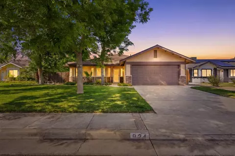 924 Greenwood Ave, Hanford, CA 93230