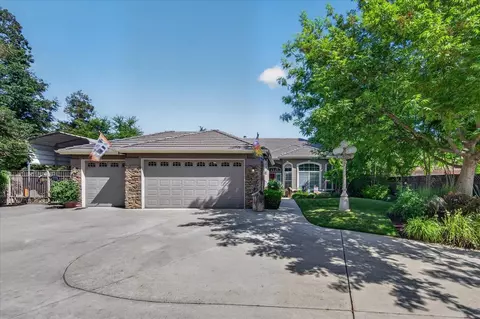 2007 Ashcroft Ave, Clovis, CA 93611