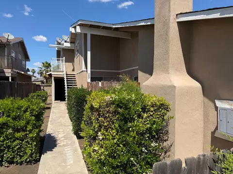 571 W Ashlan Ave, Clovis, CA 93612 photo 3