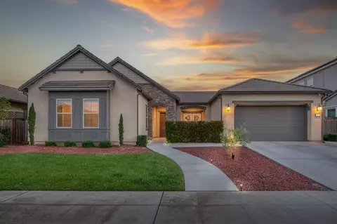 598 Crescent Ln, Madera, CA 93636