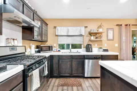 Kitchen - 1418 Mandarin St, Madera, CA 93638 photo 4 of 4