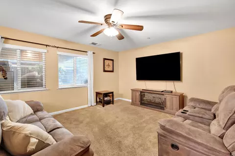 Living - 1418 Mandarin St, Madera, CA 93638 photo 1 of 1