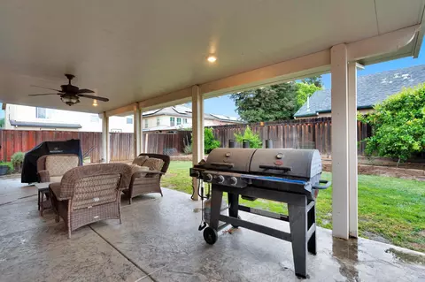 Exterior - 1418 Mandarin St, Madera, CA 93638 photo 4 of 4