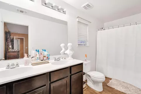 Bath - 1418 Mandarin St, Madera, CA 93638 photo 1 of 2
