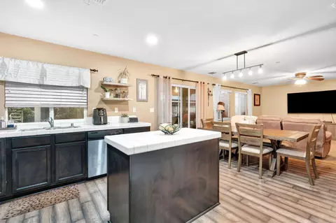 Kitchen - 1418 Mandarin St, Madera, CA 93638 photo 3 of 4