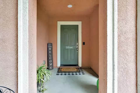 Entry Way - 1418 Mandarin St, Madera, CA 93638 photo 1 of 7