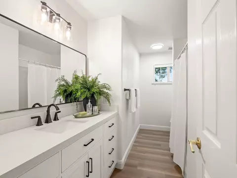 Bath - 5731 E Copper Ave, Clovis, CA 93619 photo 2 of 5