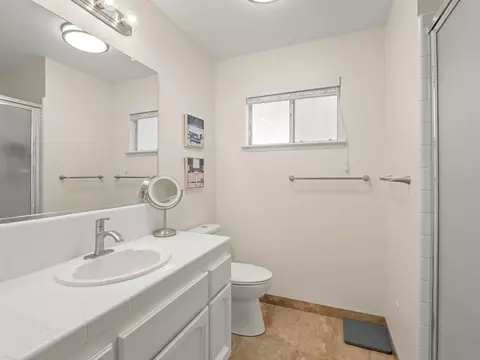 Bath - 5731 E Copper Ave, Clovis, CA 93619 photo 4 of 5