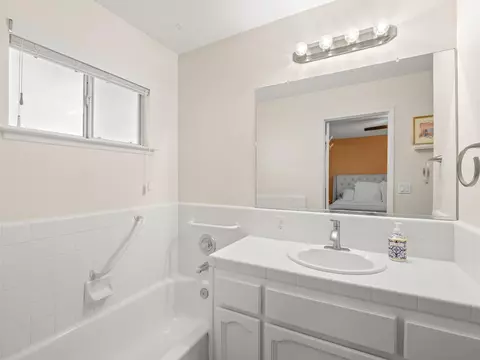Bath - 5731 E Copper Ave, Clovis, CA 93619 photo 5 of 5
