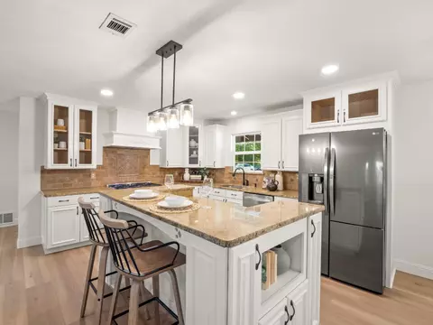 Kitchen - 5731 E Copper Ave, Clovis, CA 93619 photo 4 of 4
