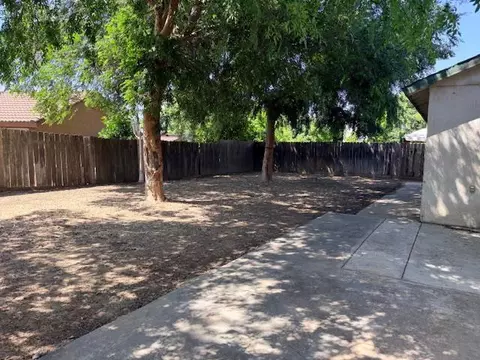 Exterior - 718 Gamay Ave, Madera, CA 93637 photo 3 of 3