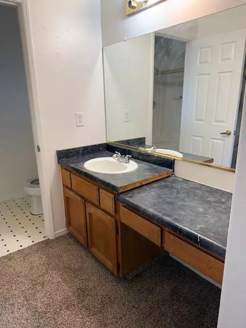 Bath - 718 Gamay Ave, Madera, CA 93637 photo 2 of 2