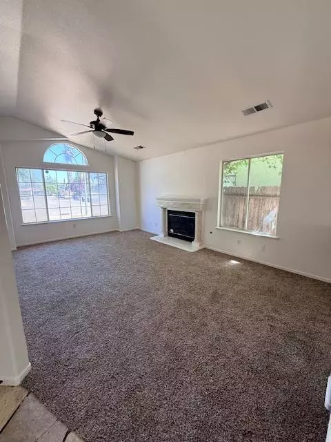 718 Gamay Ave, Madera, CA 93637