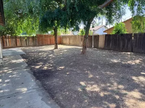 Exterior - 718 Gamay Ave, Madera, CA 93637 photo 1 of 3
