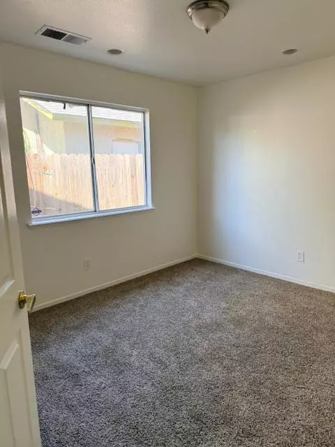 Bedroom - 718 Gamay Ave, Madera, CA 93637 photo 3 of 3