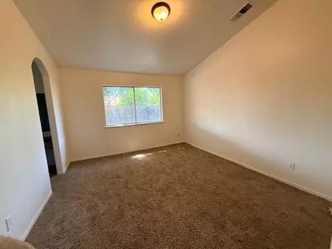 Living - 718 Gamay Ave, Madera, CA 93637 photo 4 of 4