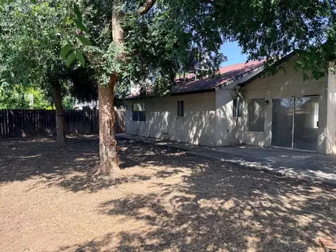 Exterior - 718 Gamay Ave, Madera, CA 93637 photo 2 of 3