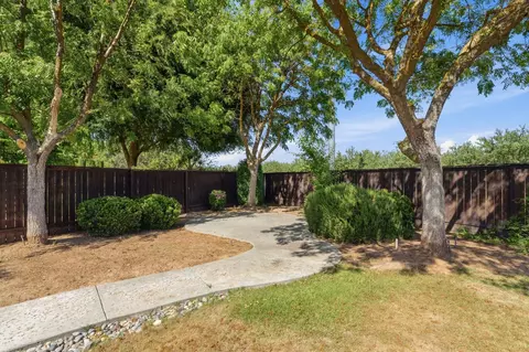 Exterior - 11092 Le Conte Pass Ct, Clovis, CA 93619 photo 10 of 12