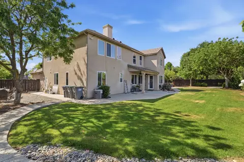 Exterior - 11092 Le Conte Pass Ct, Clovis, CA 93619 photo 9 of 12