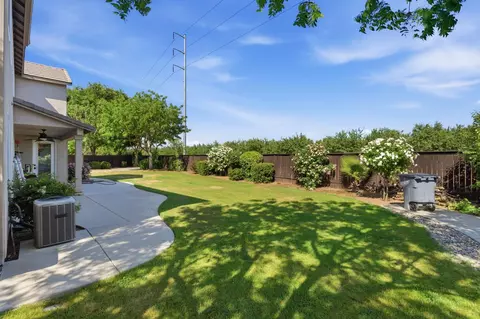 Exterior - 11092 Le Conte Pass Ct, Clovis, CA 93619 photo 7 of 12