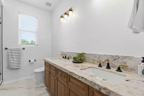 Bath - 11092 Le Conte Pass Ct, Clovis, CA 93619 photo 1 of 7