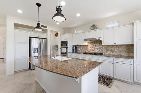 Kitchen - 11092 Le Conte Pass Ct, Clovis, CA 93619 photo 2 of 5