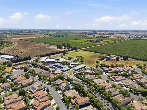 View/Area - 11092 Le Conte Pass Ct, Clovis, CA 93619 photo 4 of 14