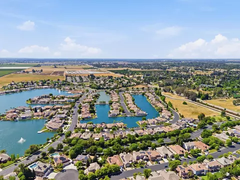 View/Area - 11092 Le Conte Pass Ct, Clovis, CA 93619 photo 3 of 14