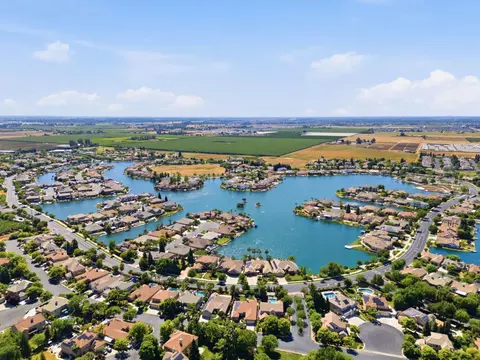 View/Area - 11092 Le Conte Pass Ct, Clovis, CA 93619 photo 2 of 14