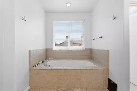 Bath - 11092 Le Conte Pass Ct, Clovis, CA 93619 photo 7 of 7