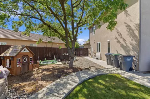 Exterior - 11092 Le Conte Pass Ct, Clovis, CA 93619 photo 6 of 12