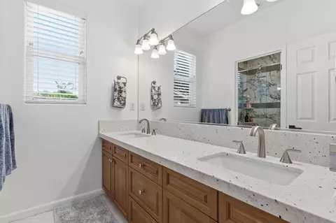 Bath - 11092 Le Conte Pass Ct, Clovis, CA 93619 photo 3 of 7