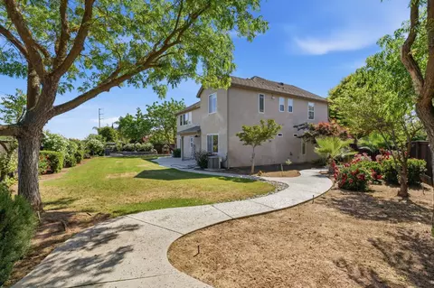 Exterior - 11092 Le Conte Pass Ct, Clovis, CA 93619 photo 11 of 12