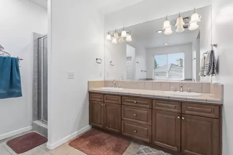 Bath - 11092 Le Conte Pass Ct, Clovis, CA 93619 photo 5 of 7