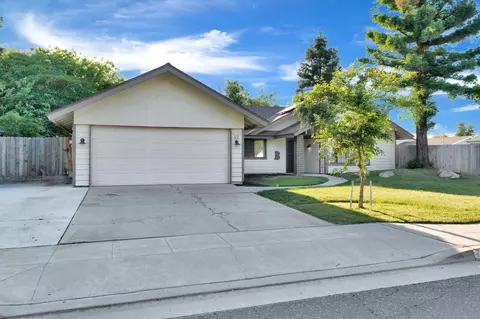 Exterior - 42 Mckelvy Ave, Clovis, CA 93611 photo 2 of 11