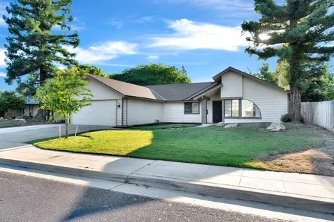 Exterior - 42 Mckelvy Ave, Clovis, CA 93611 photo 3 of 11