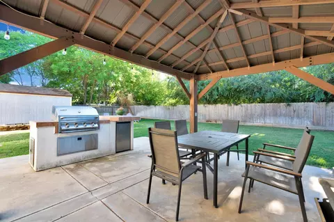 Exterior - 42 Mckelvy Ave, Clovis, CA 93611 photo 6 of 11